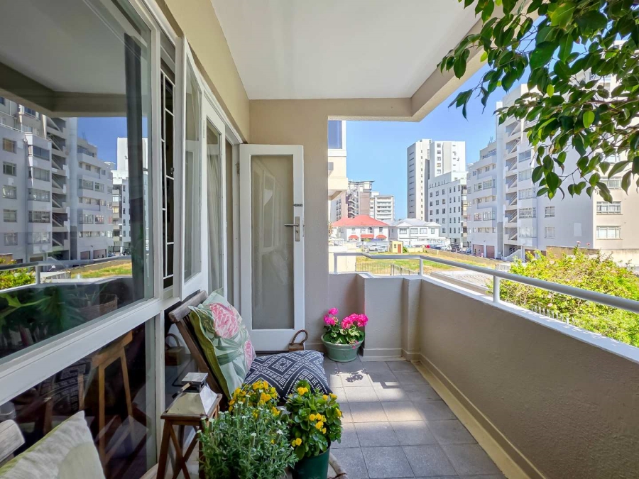 2 Bedroom Property for Sale in Sea Point Western Cape